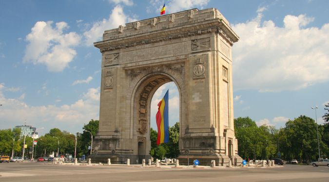 Triumphal Arch with flag